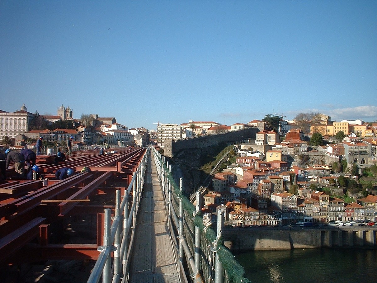 D. Luís Bridge