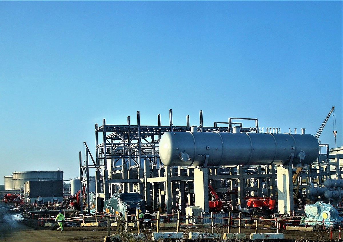 DONG Refinery